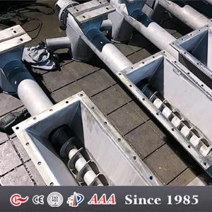 Malý slimák podávača skrutka podávača